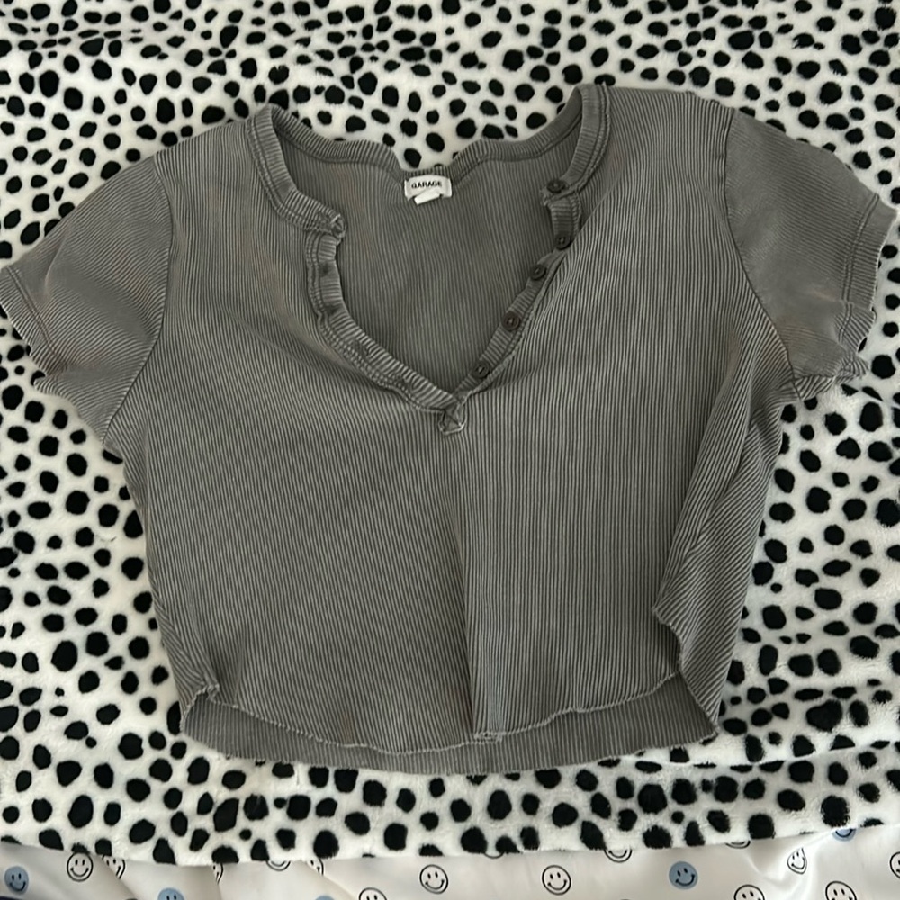 Garage cropped tee